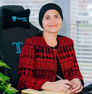 My-Pic-edited-in-Red-at-my-desk